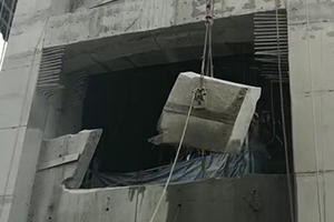 绵阳烟囱开孔现场